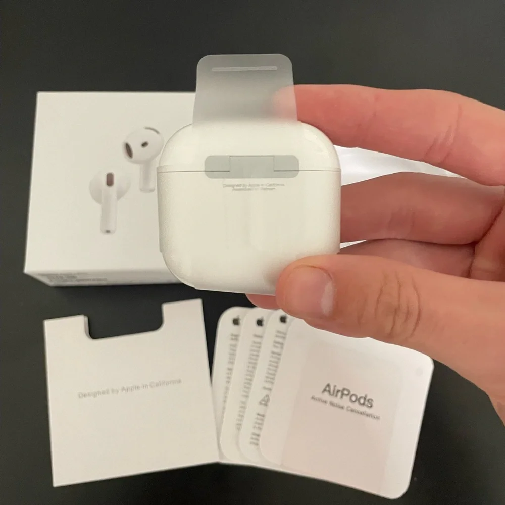 Apple AirPods in Classic White